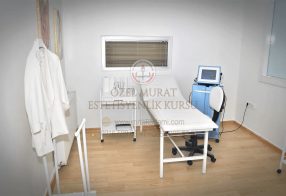 mrt-akademi-estetisyenlik-kursu-kursiyerlerin- uygulama-odasi-2