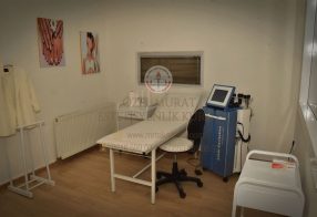 mrt-akademi-estetisyenlik-kursu-kursiyerlerin- uygulama-odasi