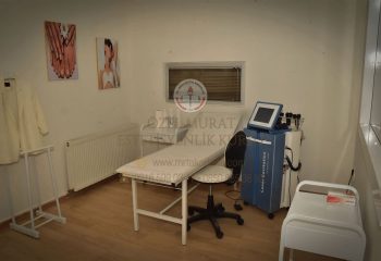 mrt-akademi-estetisyenlik-kursu-kursiyerlerin- uygulama-odasi